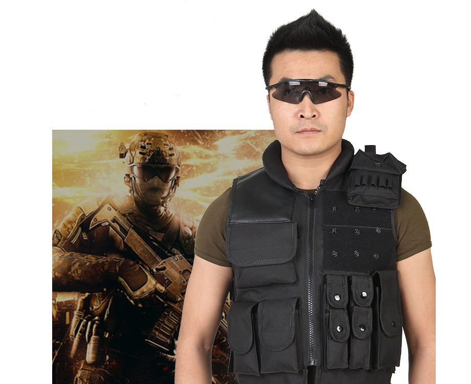 Outdoors Tactical Vest, Nylon Adjustable Lightweight Airsoft Vest for Playing or Training