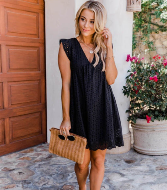 ladies Lace Dresses With Pocket Summer Sleeveless Jacquard Cutout V-Neck Beach Dress